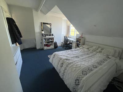 Double room in Far Headingley off st parking  Main Photo