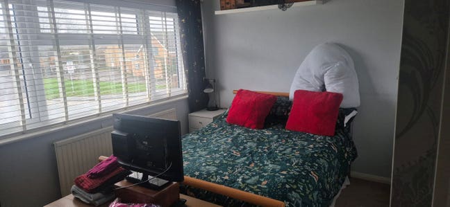 2 large doubles and a single in large 4 bed house Main Photo