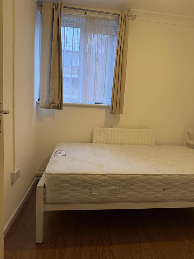 One single room in Westferry  Main Photo