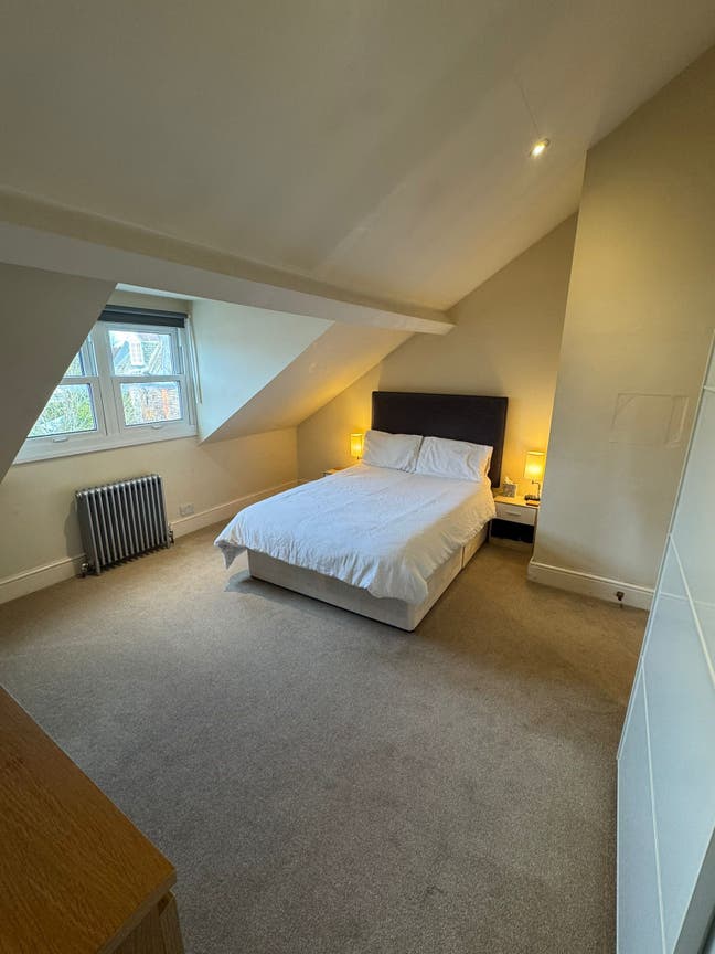 Huge Double Room in the heart of Wimbledon Village Main Photo