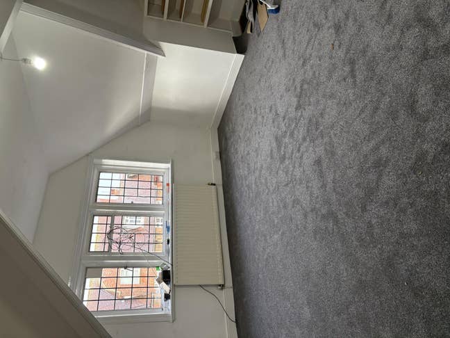 Large room with en-suite shower room and loo Main Photo