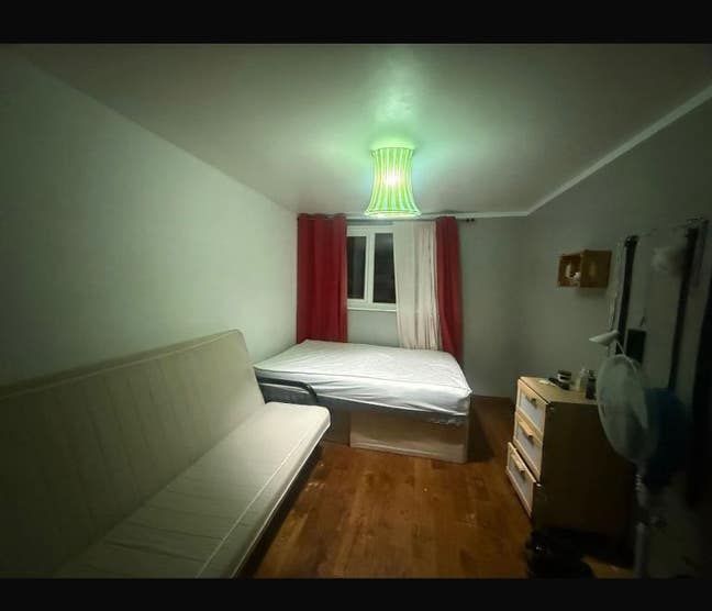 Spacious Double room is available for rent at LU3 Main Photo