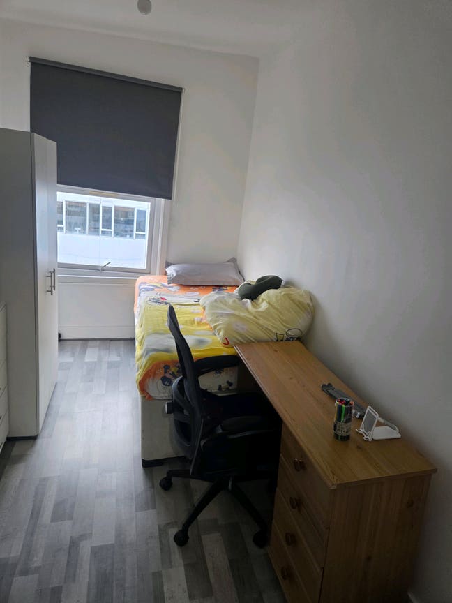 Clean furnished room Main Photo