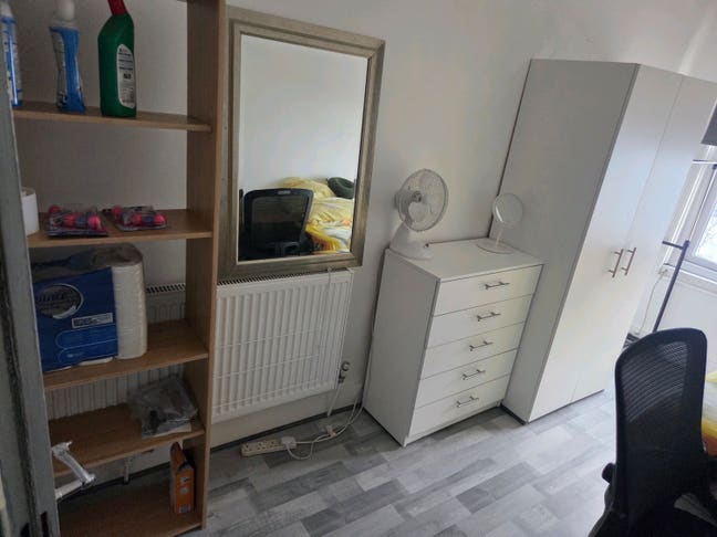 Clean furnished room Main Photo