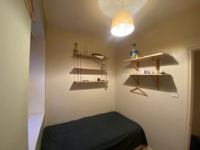 Small Room Available – 5 mins to Turnpike Lane  Main Photo