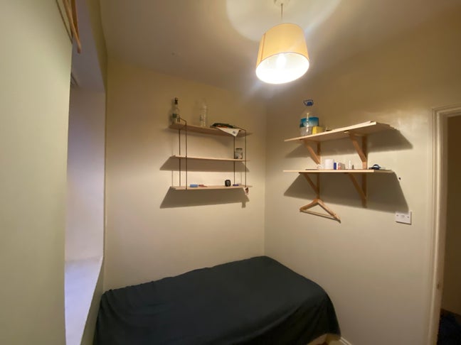 Small Room Available – 5 mins to Turnpike Lane  Main Photo