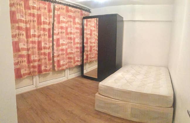 Cozy Double Room 2 Mins from Stepney Green  Main Photo