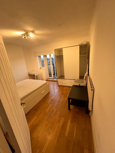 3 bedroom flat for rent in Whitechapel E1  Main Photo