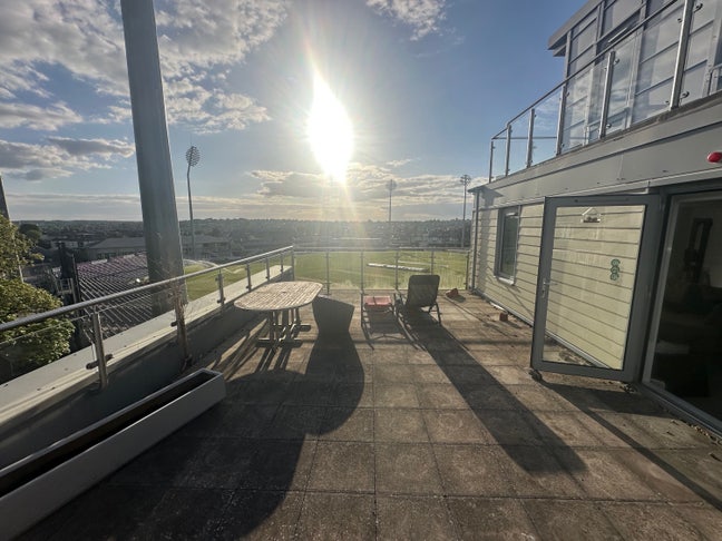 Flat share adjacent to the Seat Unique Stadium Main Photo