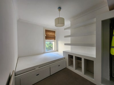 D. rm. in garden flat, live in landlord, bills inc Main Photo