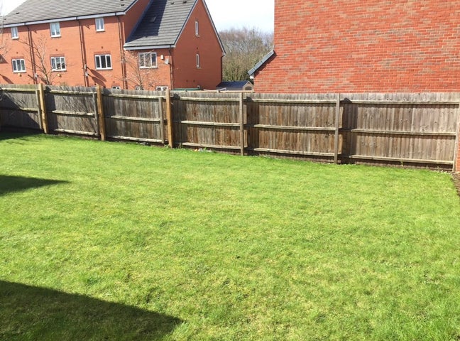 Single/Double Bedroom and Parking atGreat Location Main Photo