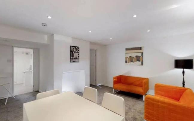 Ensuite Studio  Main Photo