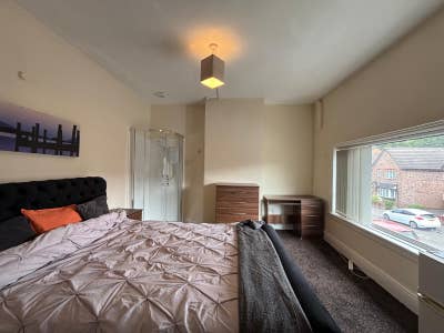  Spacious Room Available Now  Main Photo