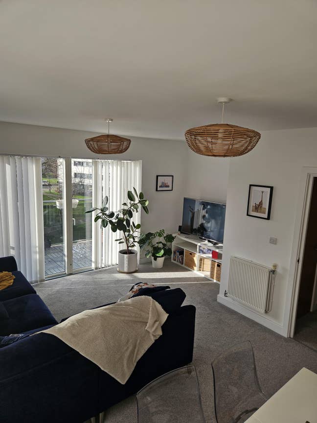 Spacious 2-Bed Flat with Double Room Available  Main Photo