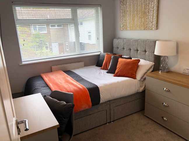 Professional House Share Main Photo