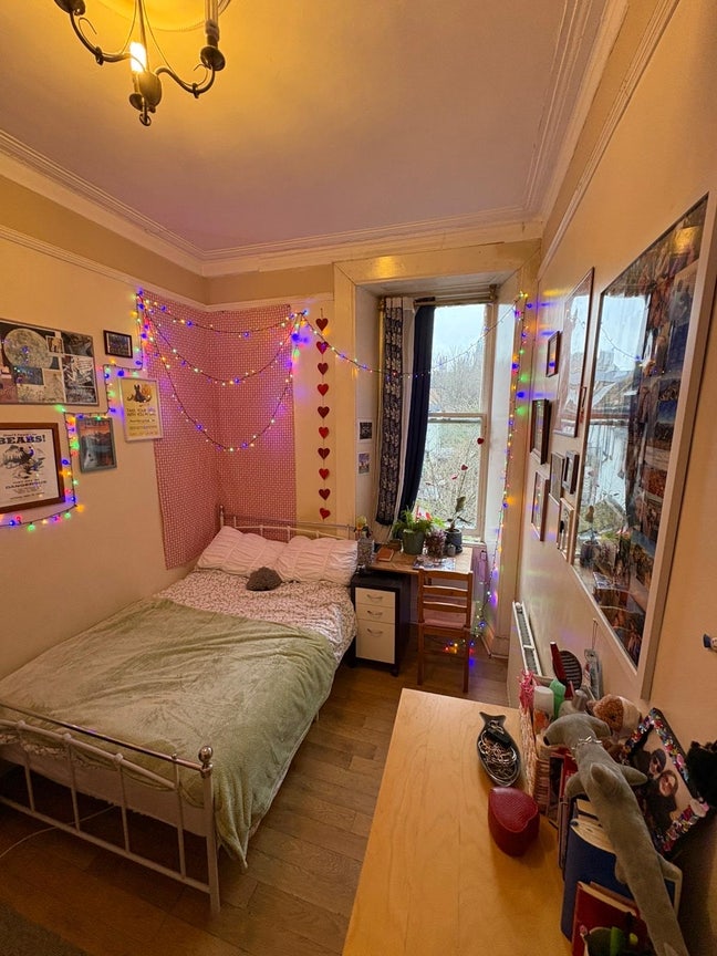 Cozy double bedroom in Woodlands area  Main Photo