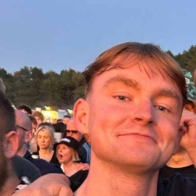 Professional Male seeks a single or double room Main Photo