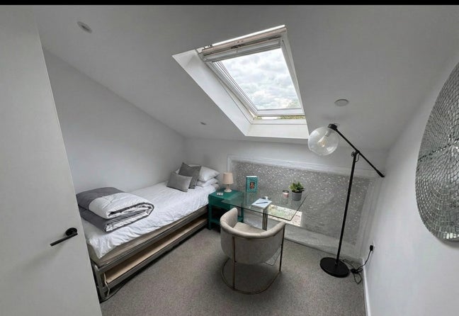 ☀️ Bright & Airy Loft Single in Camberwell | 2-Flo Main Photo