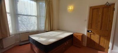 Lovely big south facing room in large N16 house Main Photo