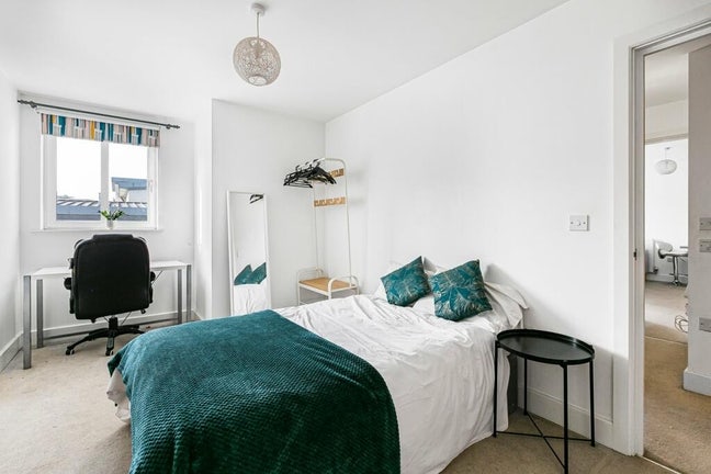 Prime location flat for London commute Main Photo