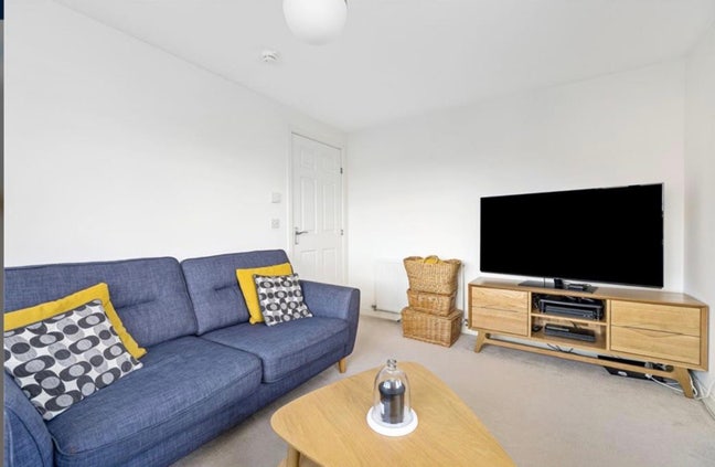 Large furnished double rooms - bills included Main Photo