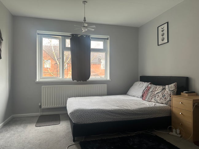 Room available in quite friendly house Main Photo