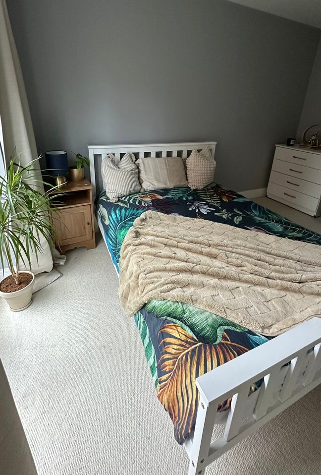 Double room to let in a quiet neighbourhood  Main Photo