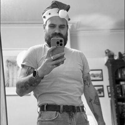 Professional Male seeks a double room Main Photo