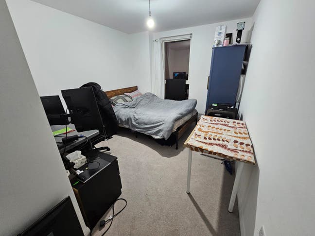 Furnished Double Bedroom Main Photo