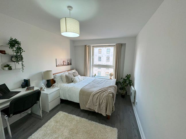 Modern Ensuite for Professionals – Bills Inc (G5) Main Photo