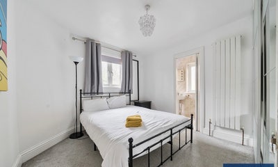 3 bedrooms available in bickley BR1  Main Photo