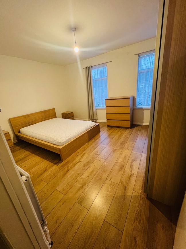 Extra Large Fully Furnished Double Room  Main Photo