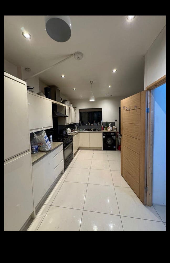 I am current house mate I am leaving I want to ren Main Photo