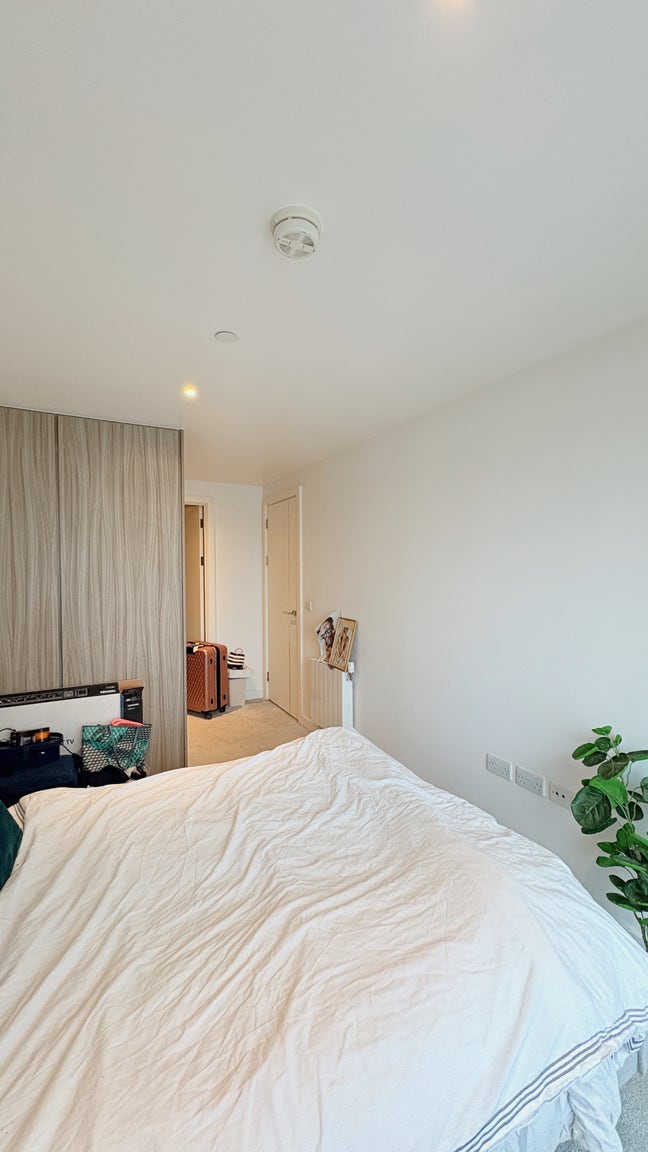 Double Room [Ensuite] Riverside flat - 2br Main Photo