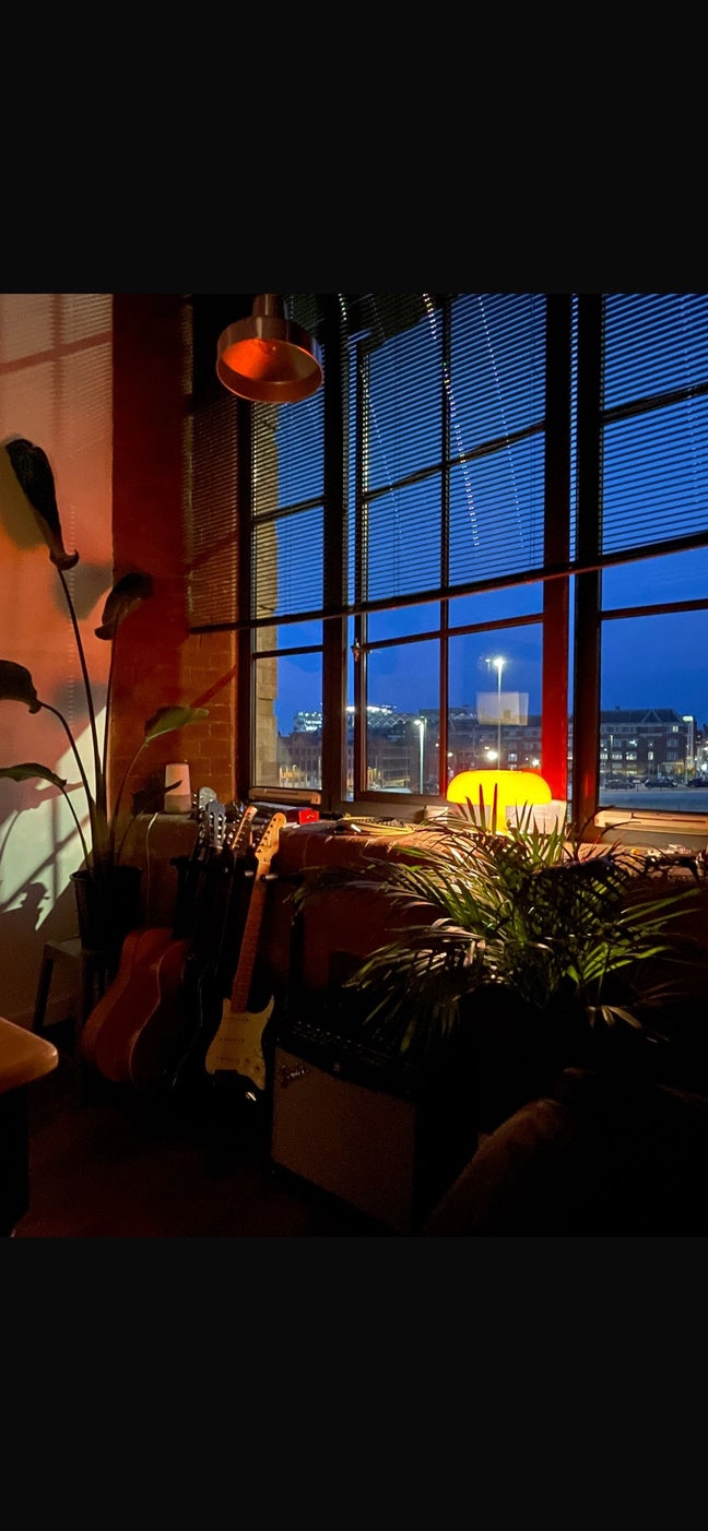 Modern double bedroom for rent in City Centre flat Main Photo