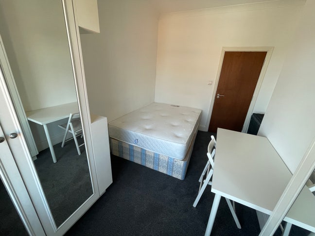 2 Cozy Single Rooms 30 Mins from Central London Main Photo