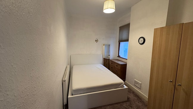 Double Bedsit, Zone 3, Quiet House.. inc Bills  Main Photo