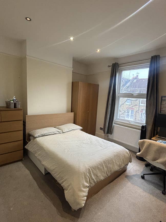 Large Double Room  Main Photo