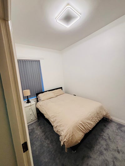 Double room in newly furnished house! Main Photo