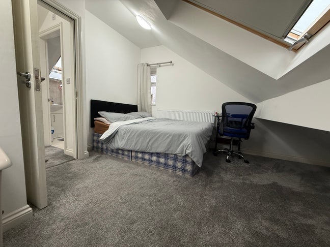 En-Suite Professional Executive Rooms in Chorlton Main Photo