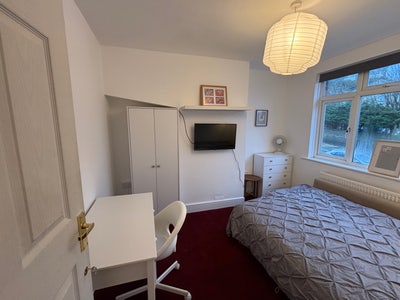 Cosy room by the Racecourse Main Photo