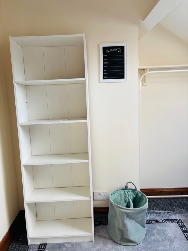 Spacious room  Main Photo