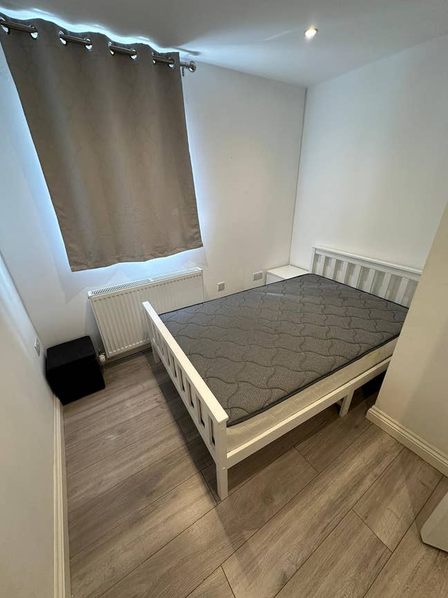 Ensuite rooms available in East London Main Photo