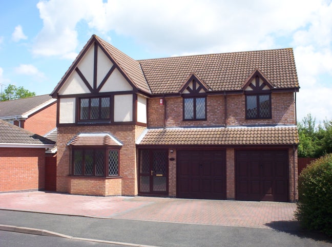 Double Bedroom in Detached House Main Photo