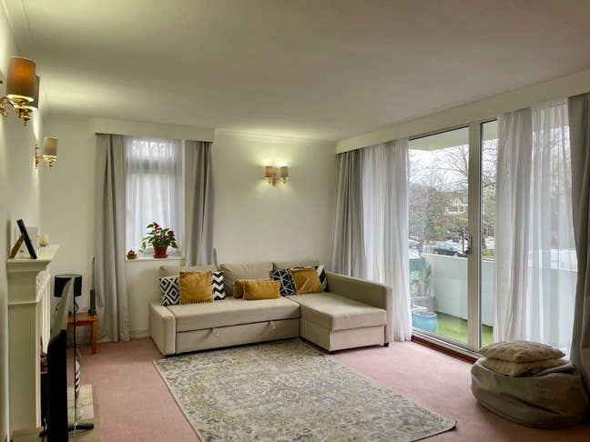 Double room 5 mins walk from central line Main Photo