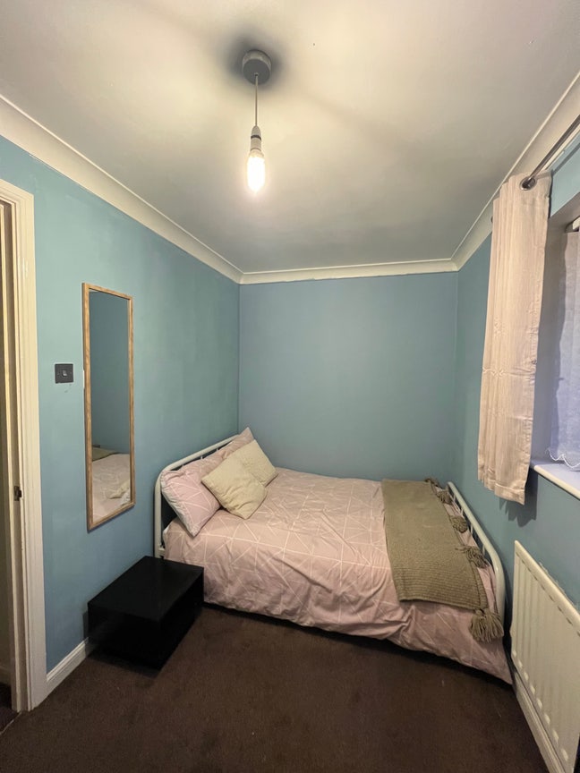 Small double room in modern house with parking Main Photo