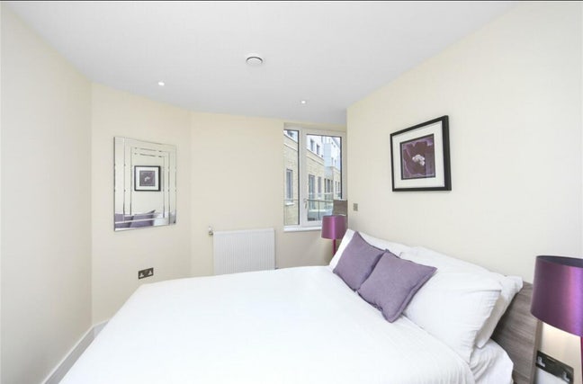 En-suite in zone 2 Main Photo