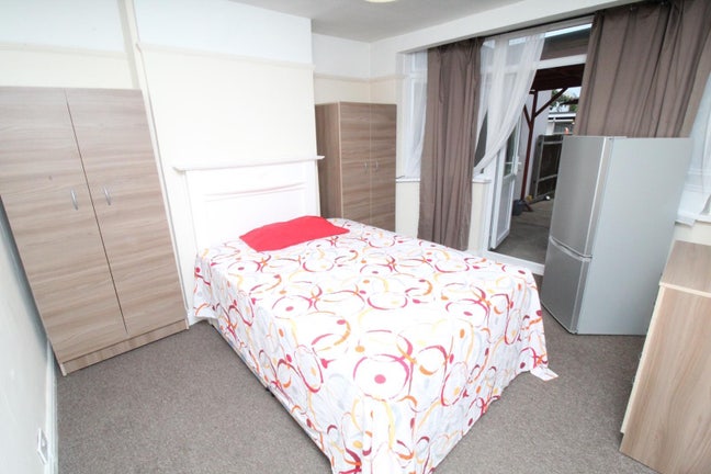 Bright DOUBLE Room in Wembley – All Bills Included Main Photo