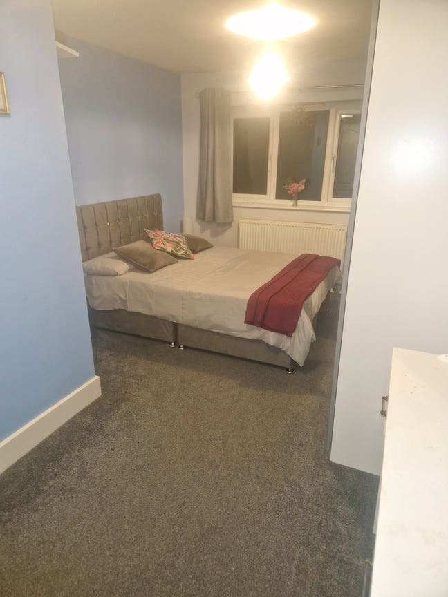 Lovely large double room with ensuite  Main Photo