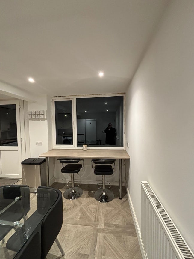 Newly refurbished 4 bed professional house share  Main Photo